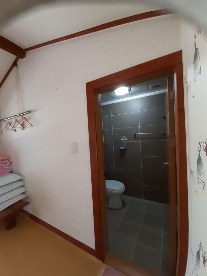 Gyeongju Guesthouse Huewon ภายนอก รูปภาพ